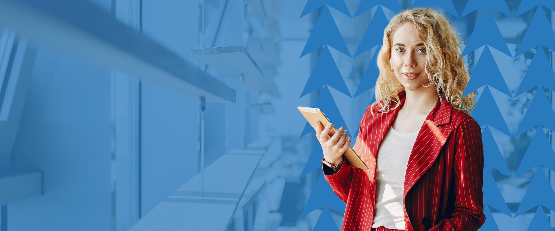 Geschäftsfrau mit Ipad | © Envato Elements – prostooleh Geschäftsfrau mit Ipad | © Envato Elements – prostooleh