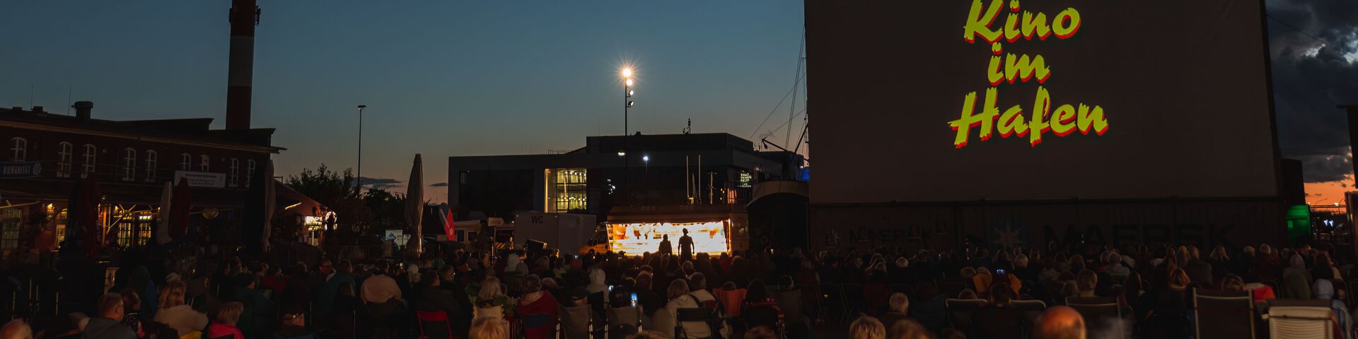 Outdoor Kino im Hafen bei Nacht | © Kulturamt Bremerhaven – Kühl