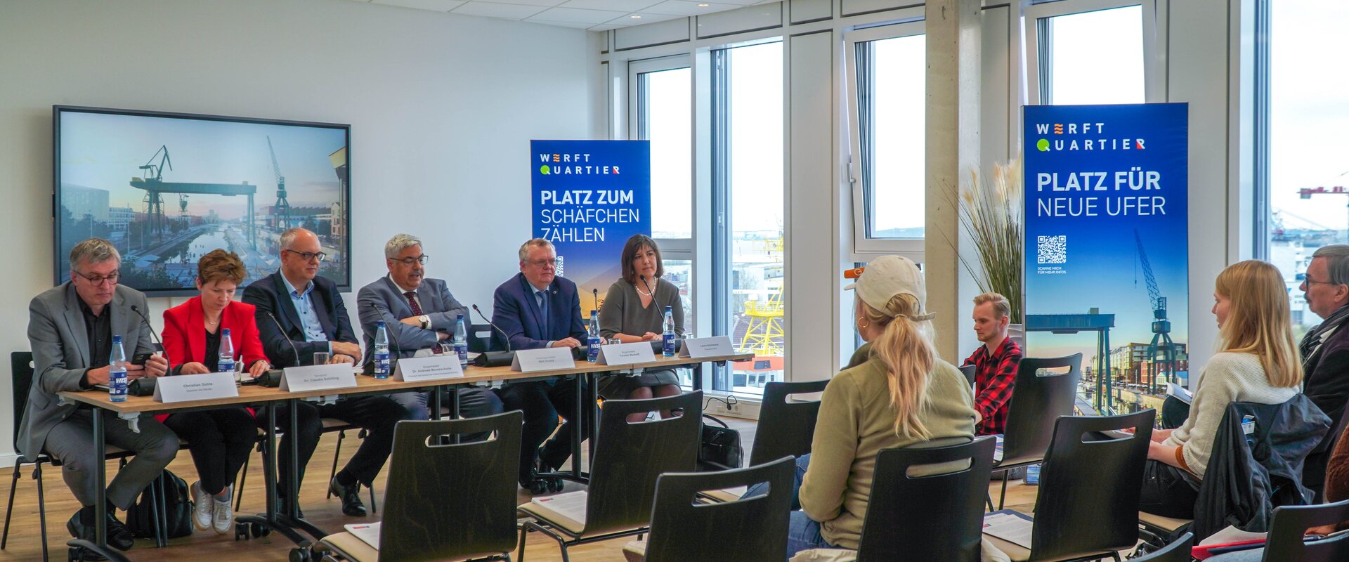 (v.l.n.r.) Christian Dohle (Pressesprecher Senat), Senatorin Dr. Claudia Schilling, Bürgermeister Dr. Andreas Bovenschulte (Präsident des Senats), Oberbürgermeister Melf Grantz, Bürgermeister Torsten Neuhoff, Laura Bohlmann (Pressesprecherin Magistrat) | © Johanna Geimer / Pressestelle